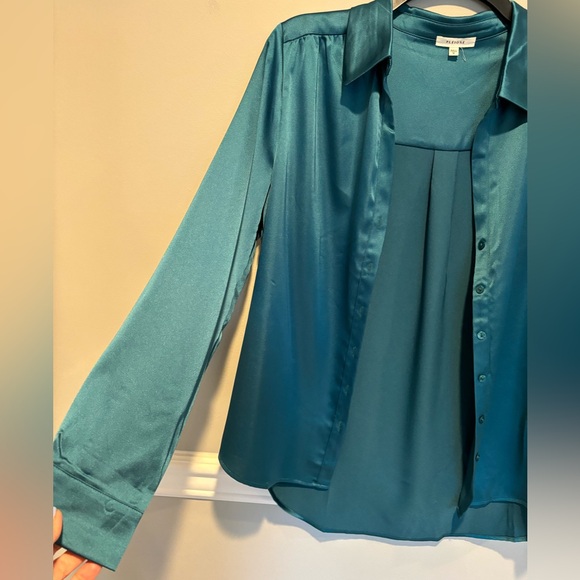 Women's Satin Long Sleeve Button Doen Dressy Top - brand is Pleione Size M -NWOT - Picture 8 of 10